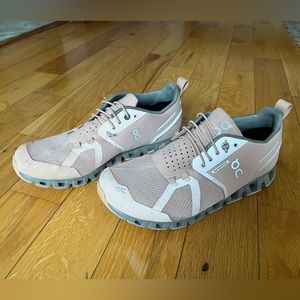 On Cloud Running Shoes Waterproof Rose Lunar Women’s Size 8 Good Preowned Cond